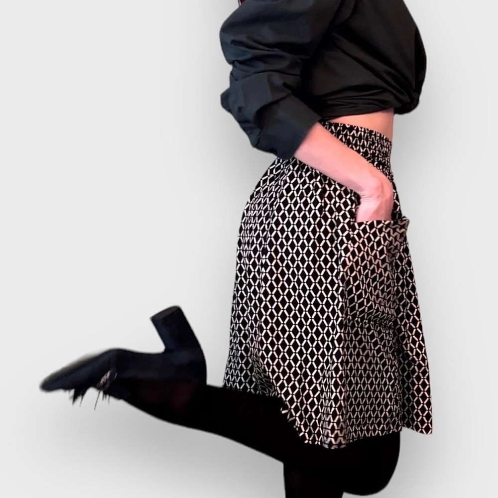 H&M Printed Midi Skirt with Pockets - Size 6